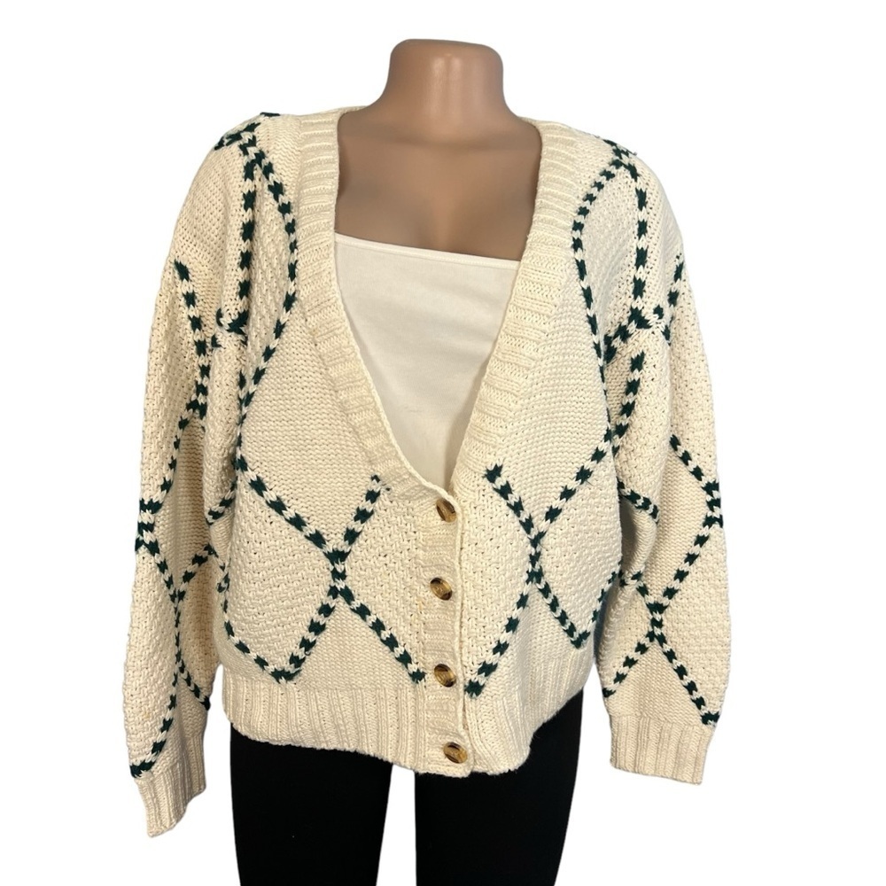 3/$30 ☀️ Milano Vintage Cream and Green Hand Knit Diamond Cardigan